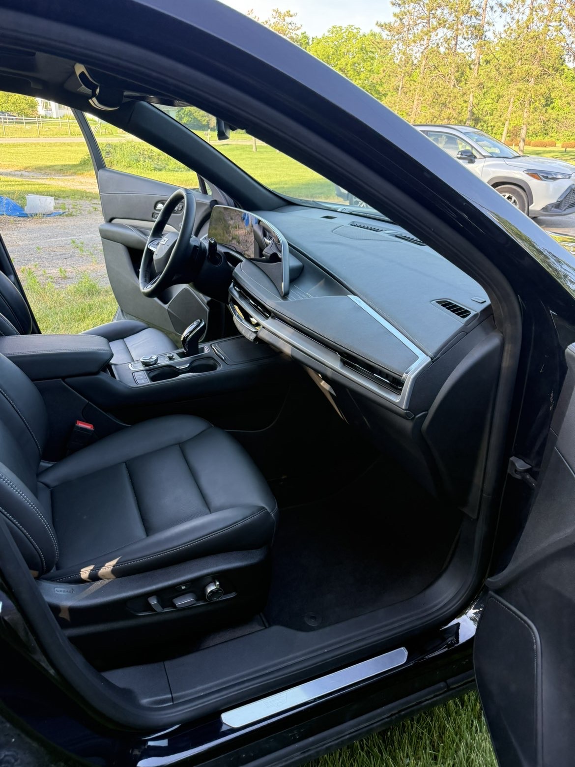 Detailed Cadillac front cabin